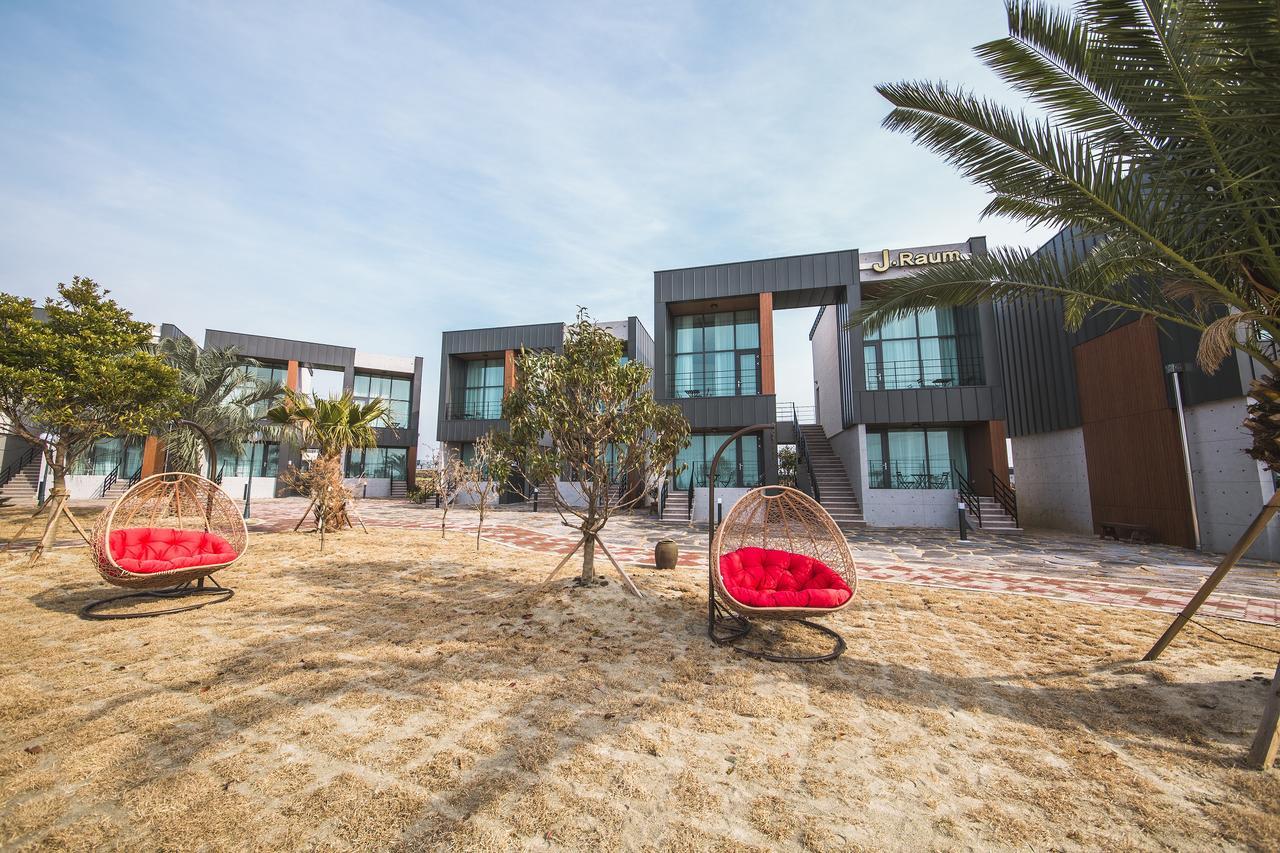 J Raum Resort Seogwipo Bagian luar foto