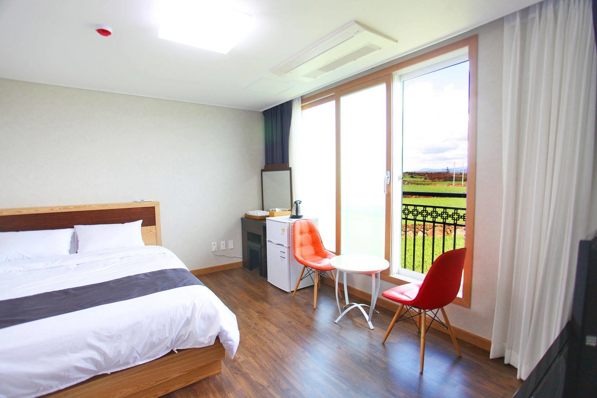 J Raum Resort Seogwipo Bagian luar foto