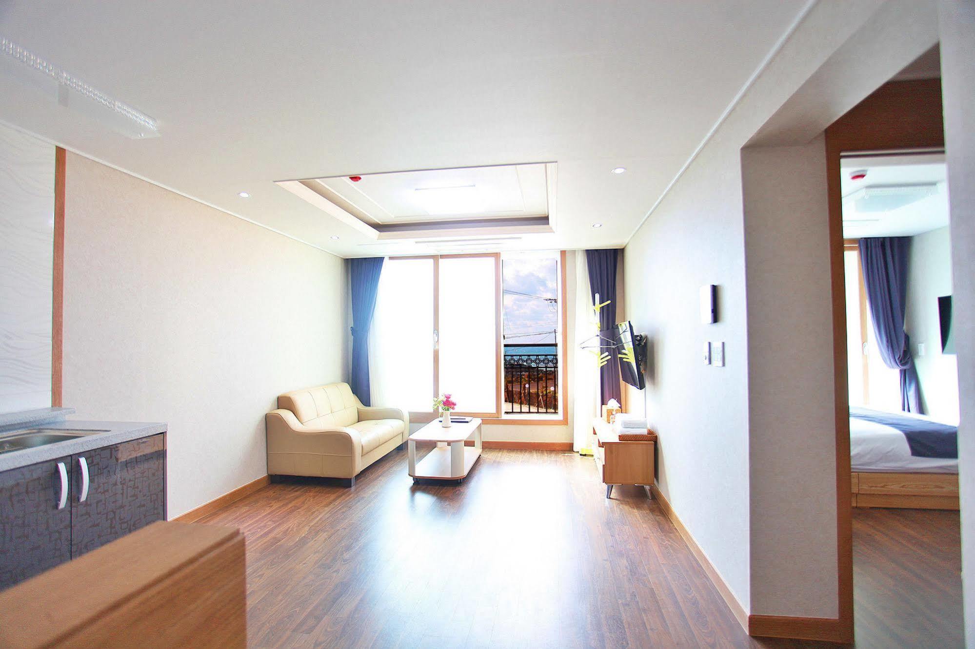 J Raum Resort Seogwipo Bagian luar foto