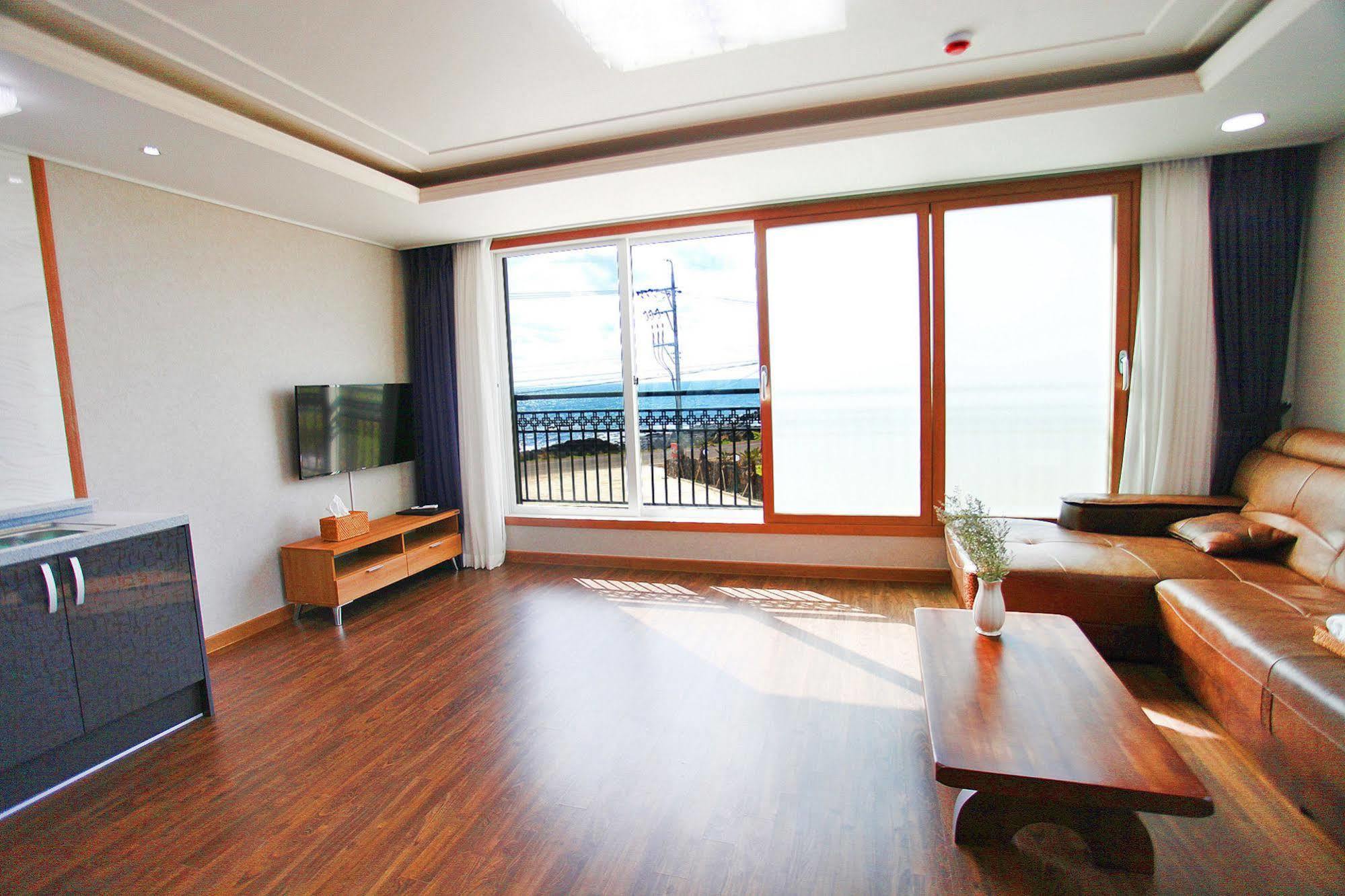 J Raum Resort Seogwipo Bagian luar foto