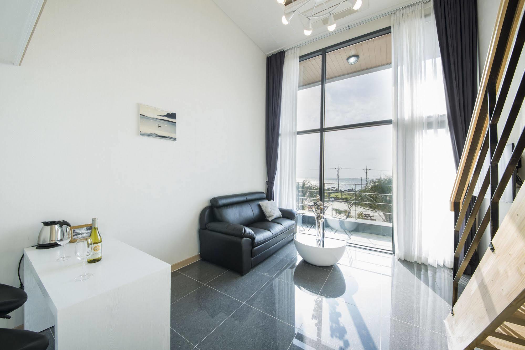 J Raum Resort Seogwipo Bagian luar foto