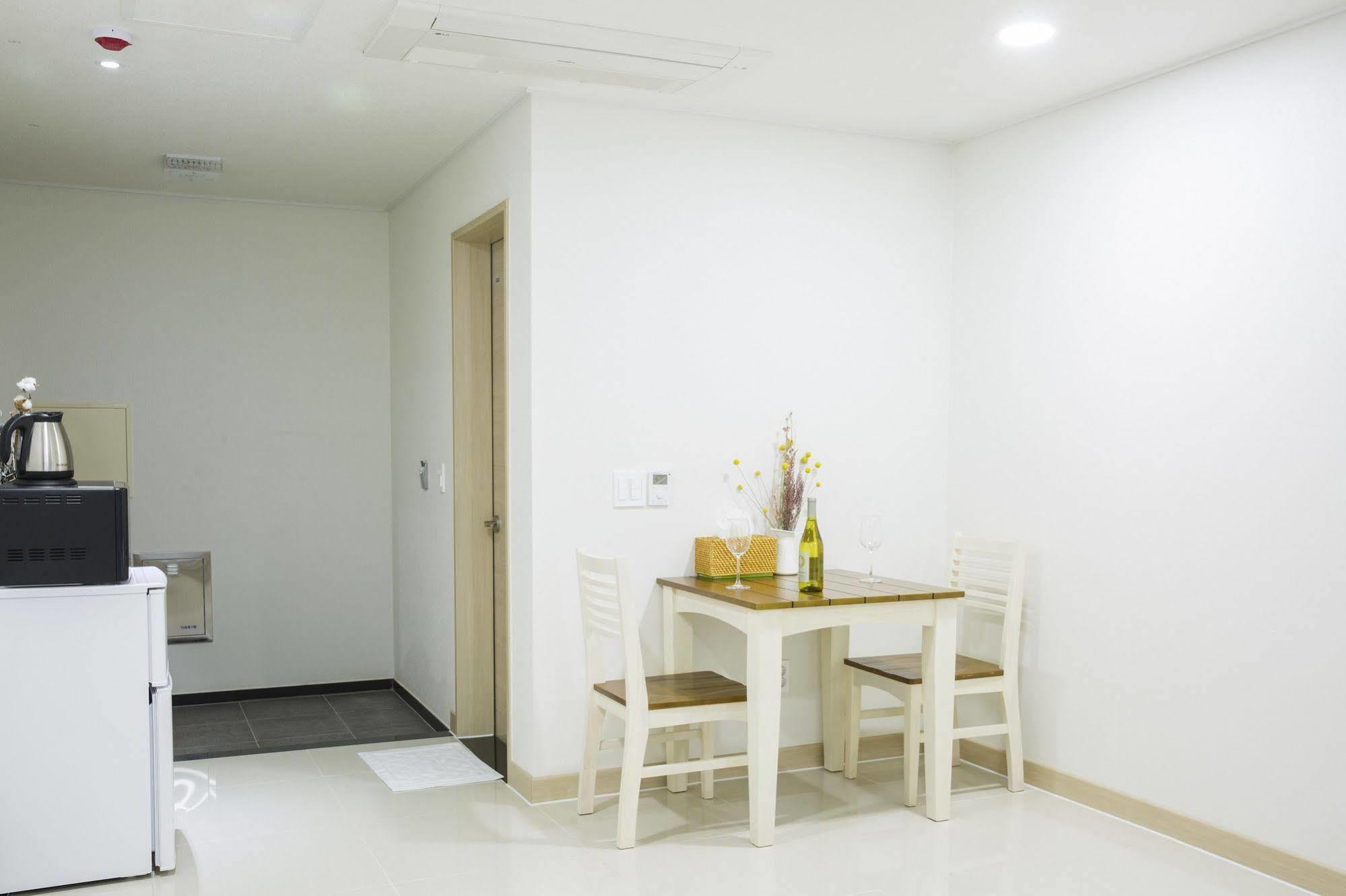 J Raum Resort Seogwipo Bagian luar foto