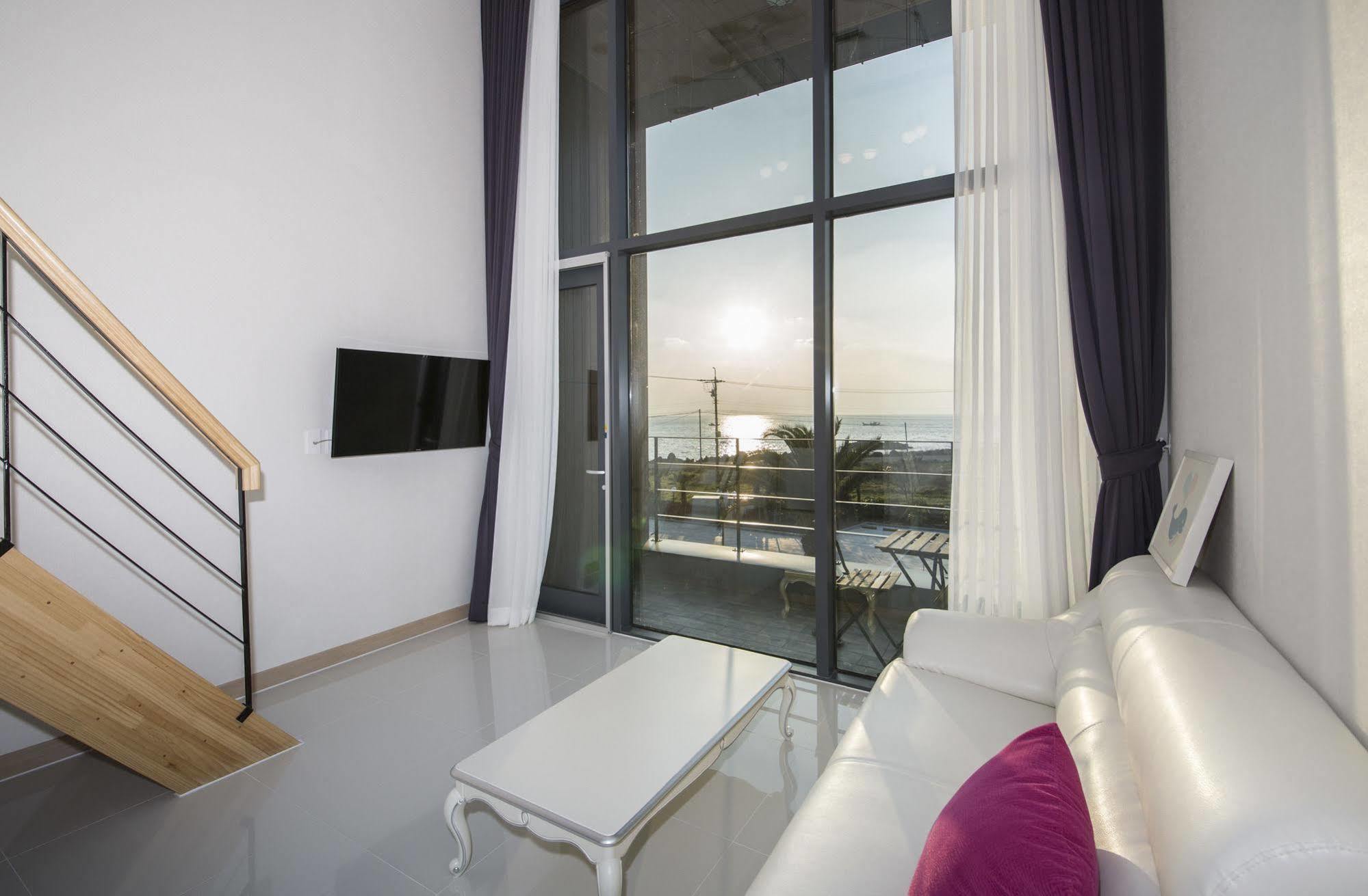 J Raum Resort Seogwipo Bagian luar foto