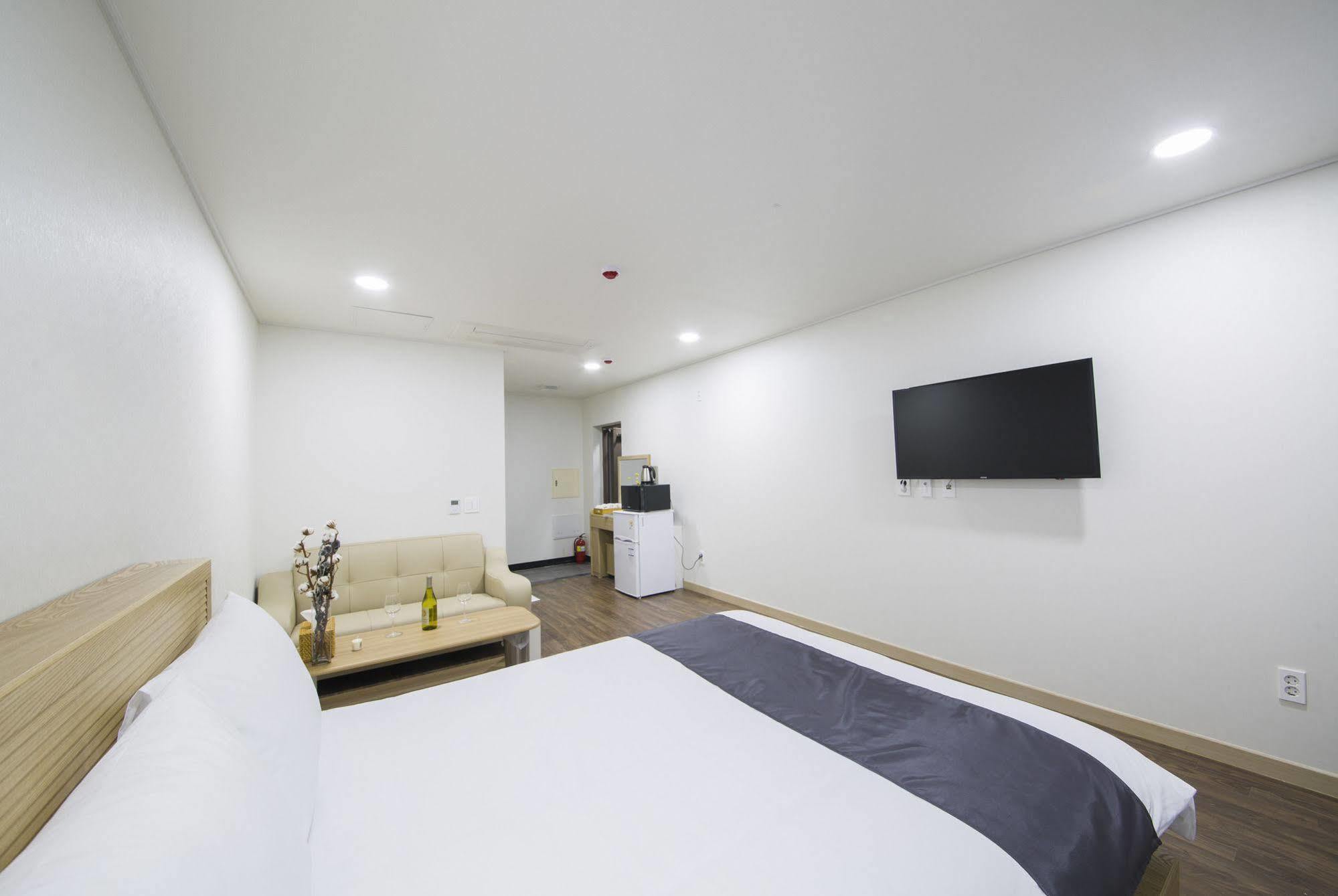 J Raum Resort Seogwipo Bagian luar foto