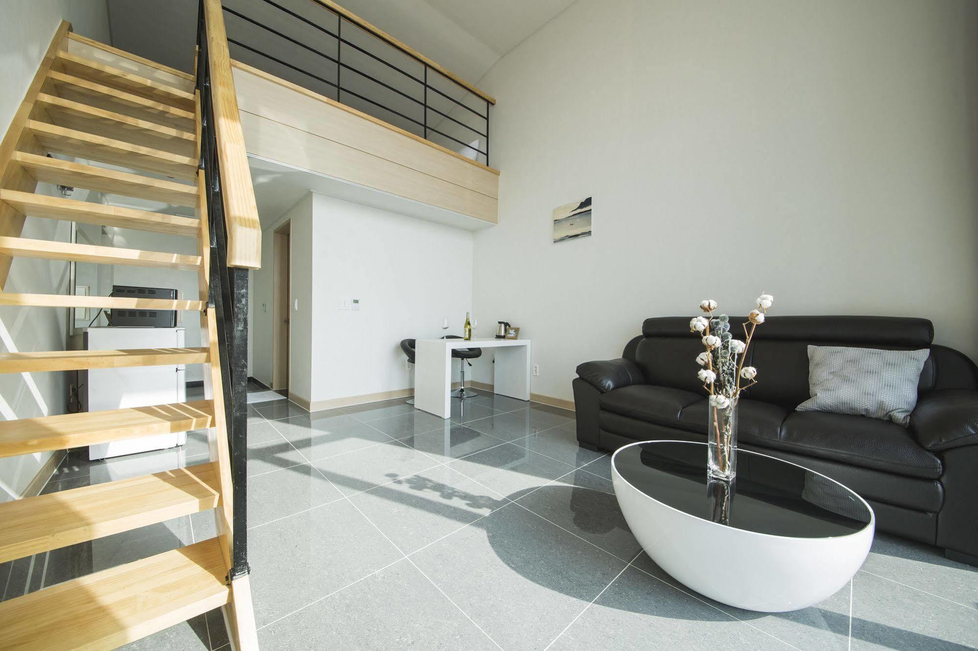 J Raum Resort Seogwipo Bagian luar foto