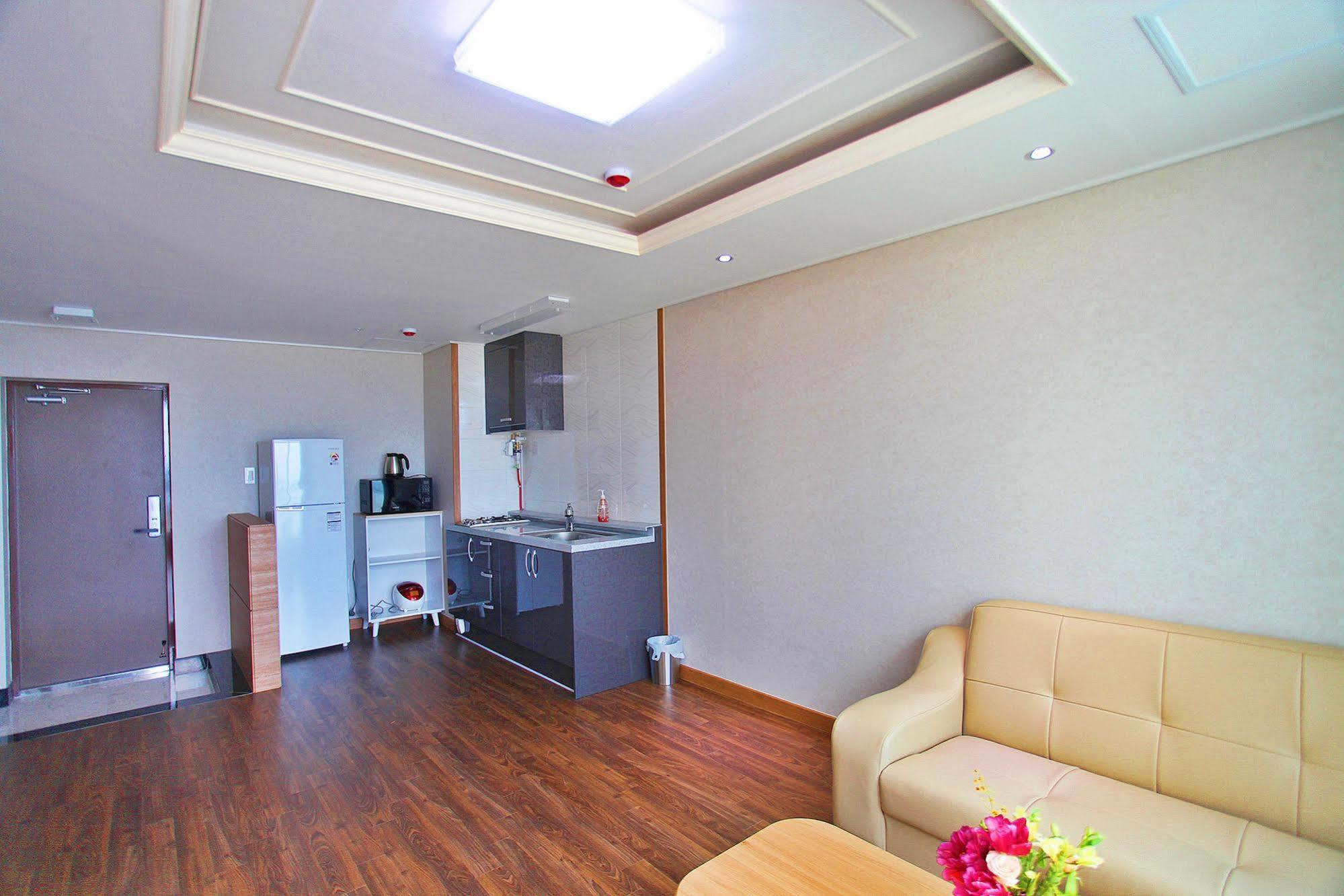 J Raum Resort Seogwipo Bagian luar foto