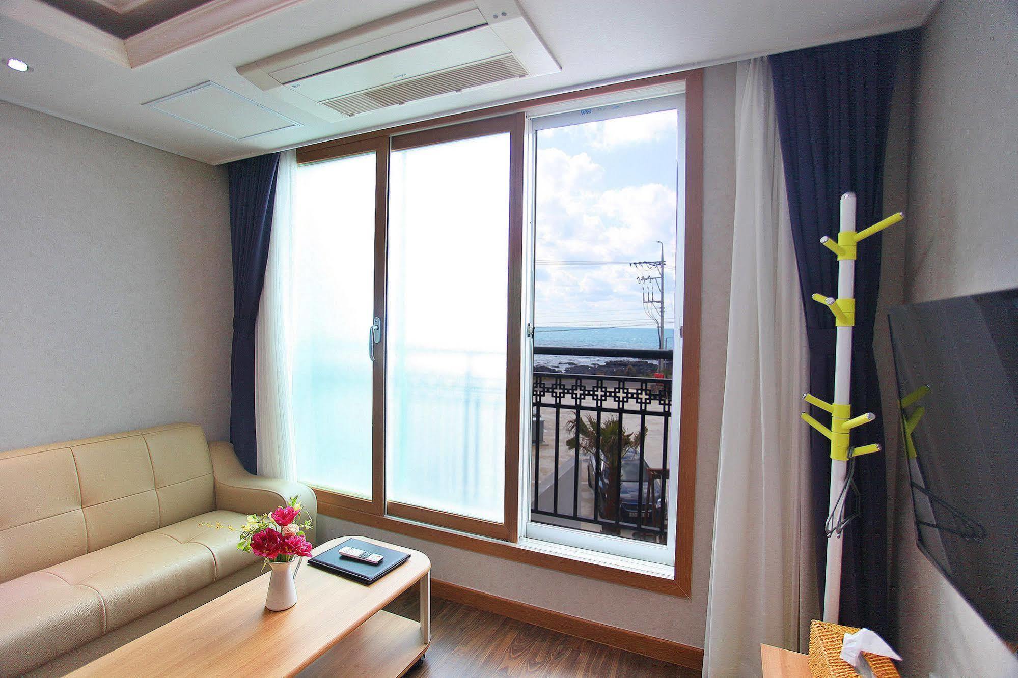 J Raum Resort Seogwipo Bagian luar foto