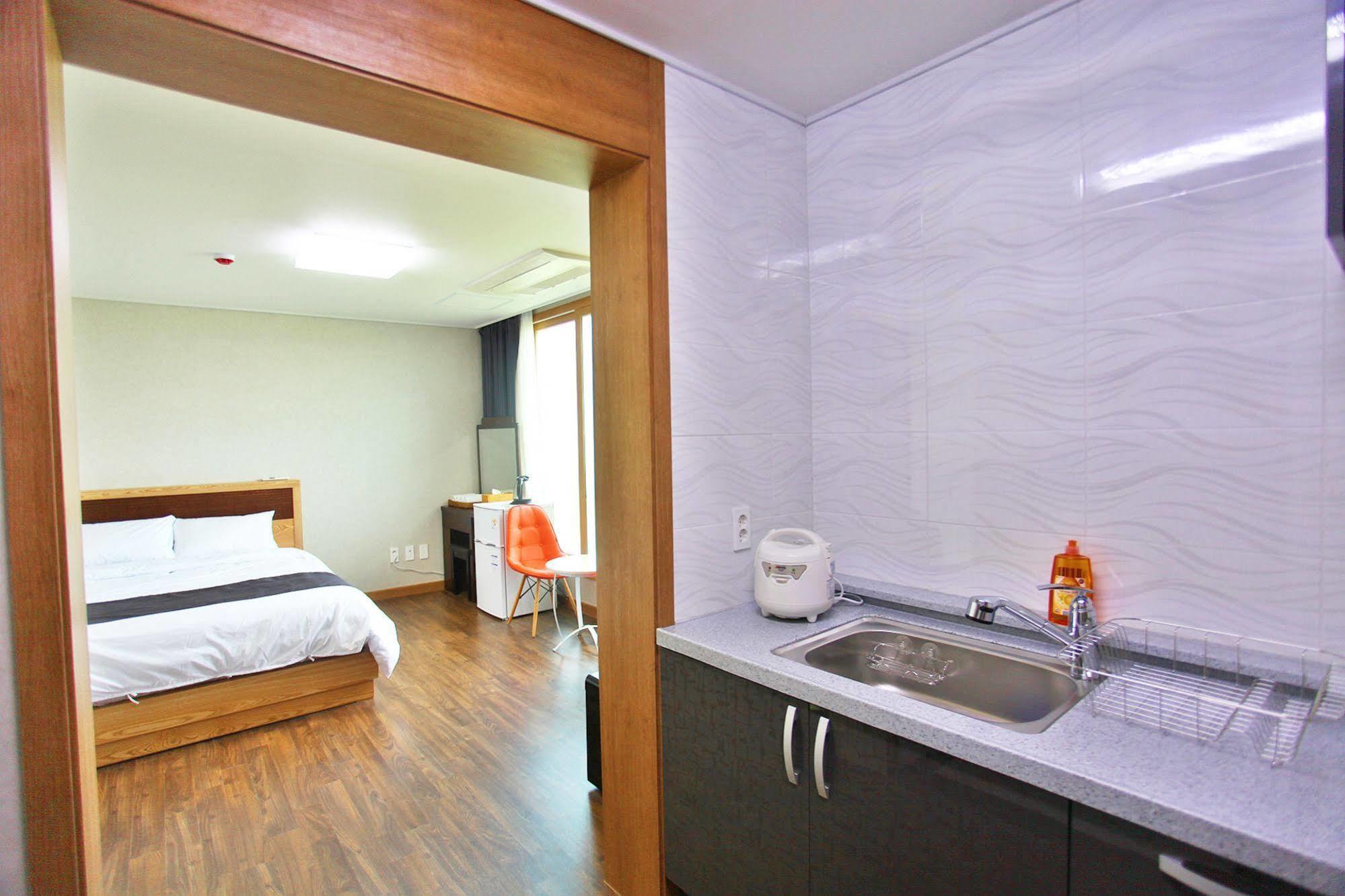 J Raum Resort Seogwipo Bagian luar foto