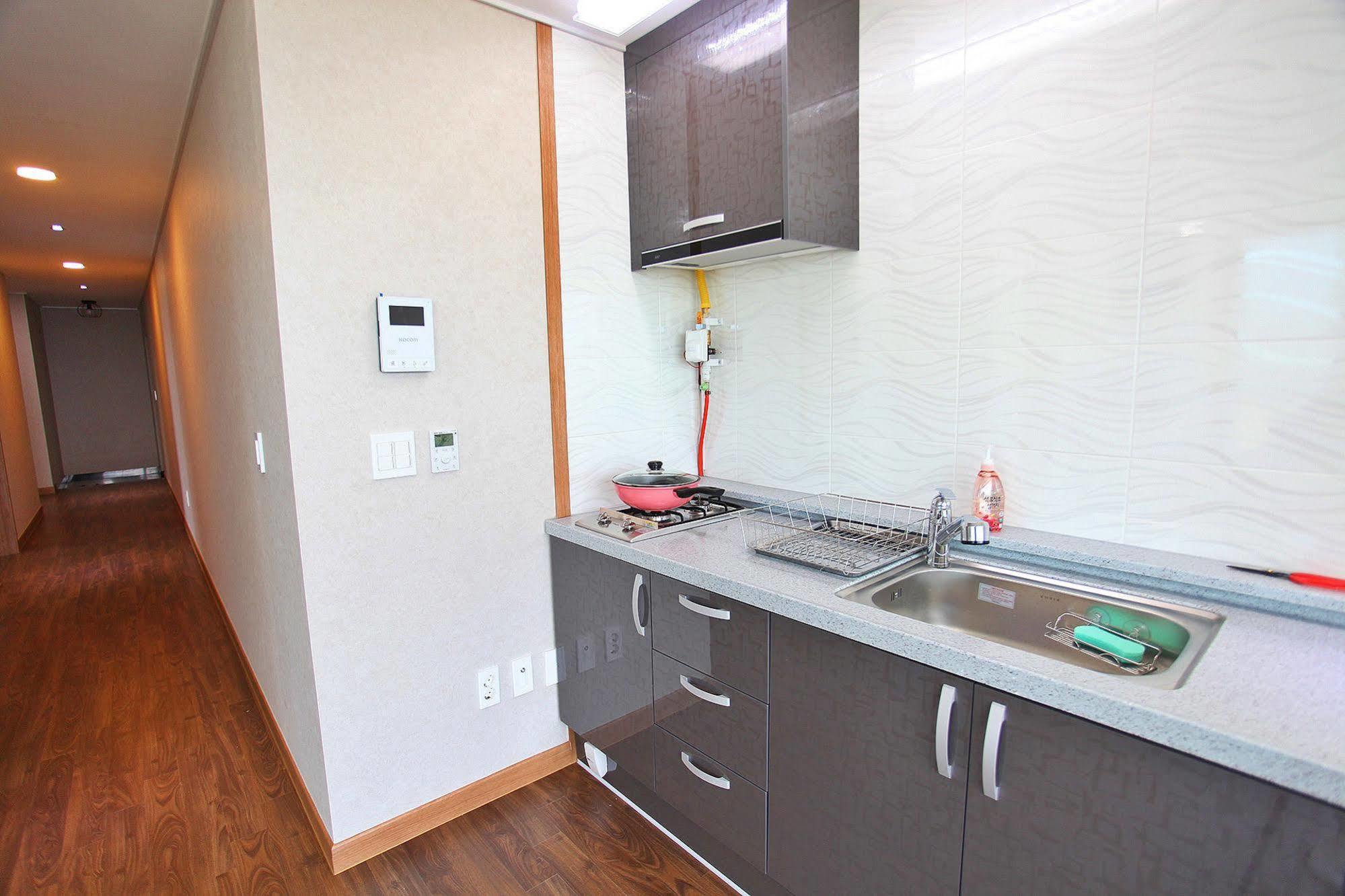 J Raum Resort Seogwipo Bagian luar foto