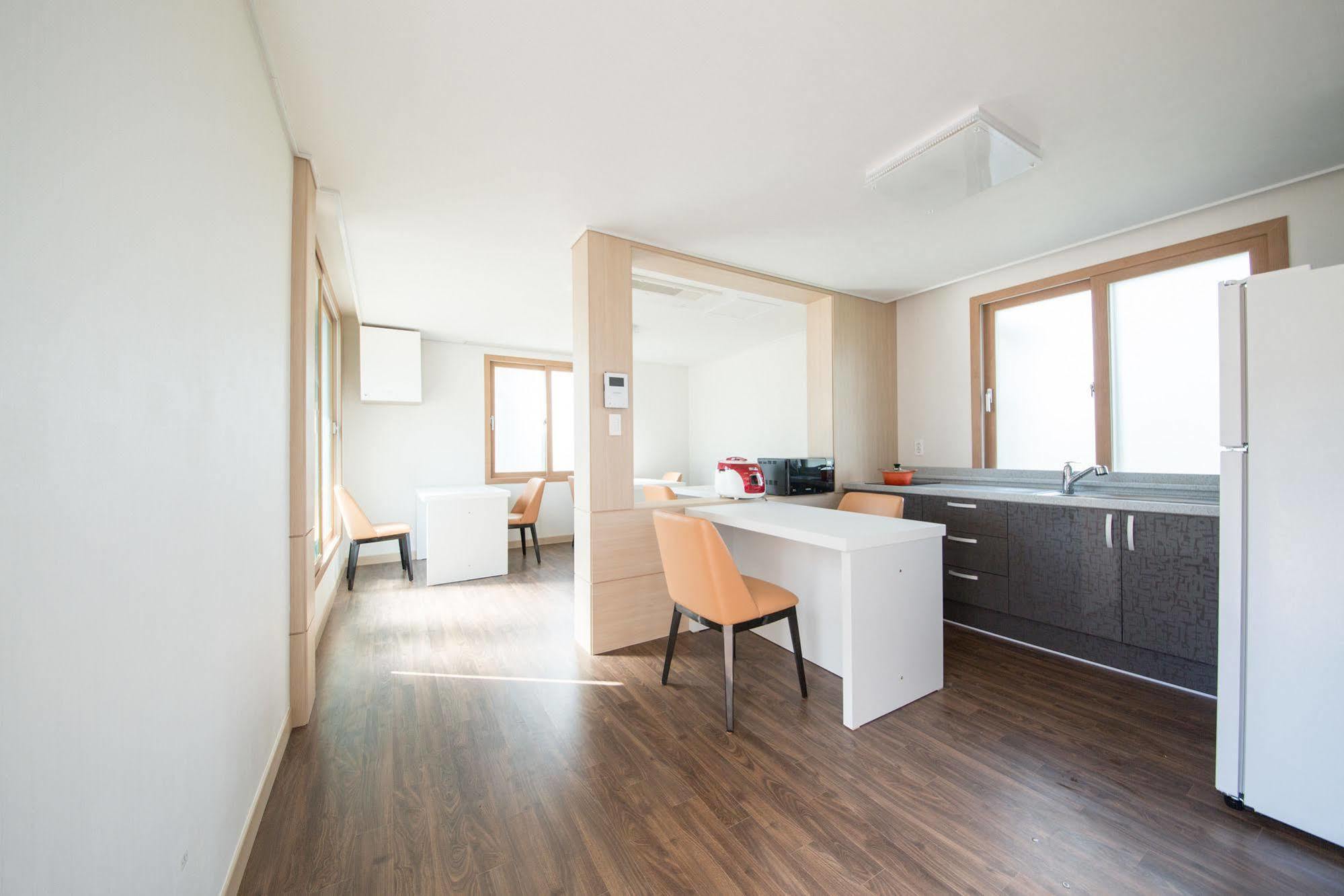 J Raum Resort Seogwipo Bagian luar foto